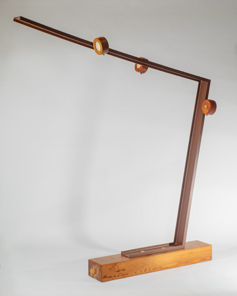 Tata floor lamp with 3 magnetic wireless lamps.